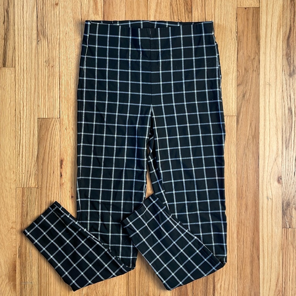 Black/White - Stretchy Slacks w/ Skinny Leg - Size M